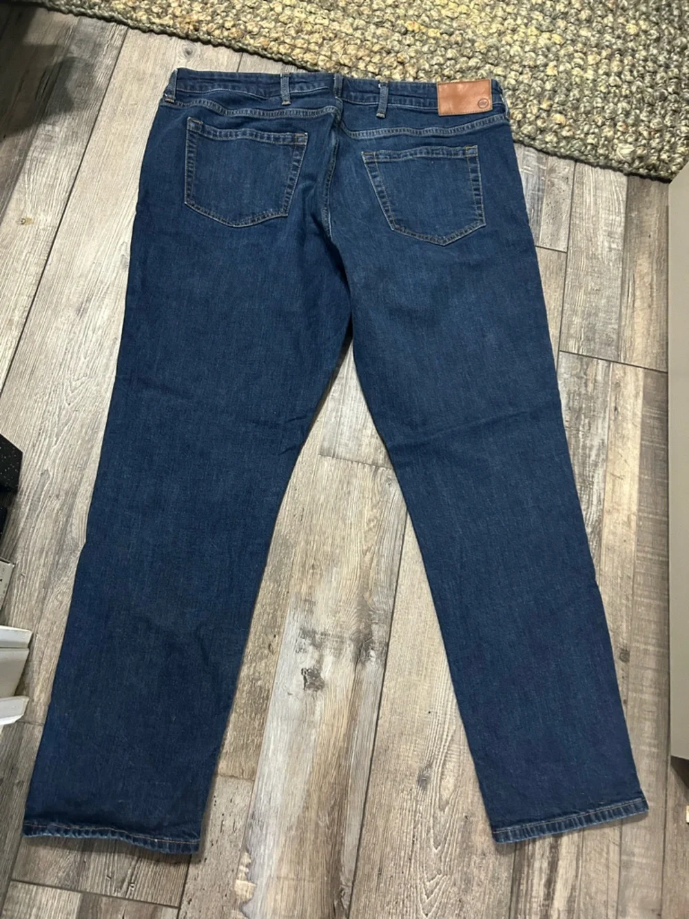 Vineyard Vines Men's Dark Blue Relaxed Jeans 40x30